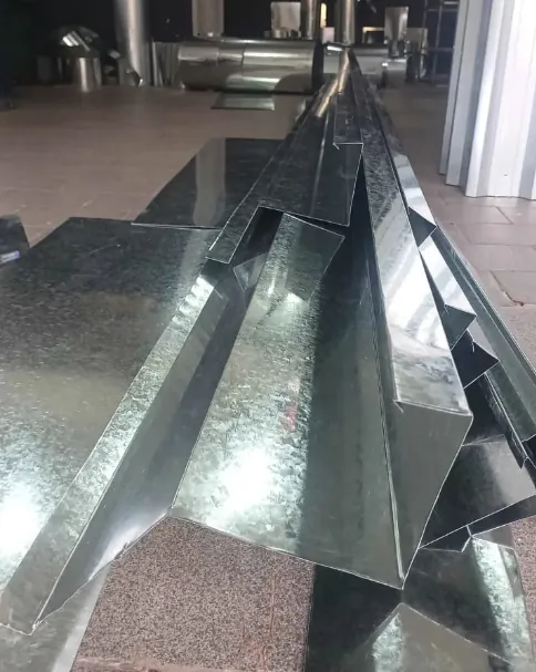 Perfis de calha dobrados