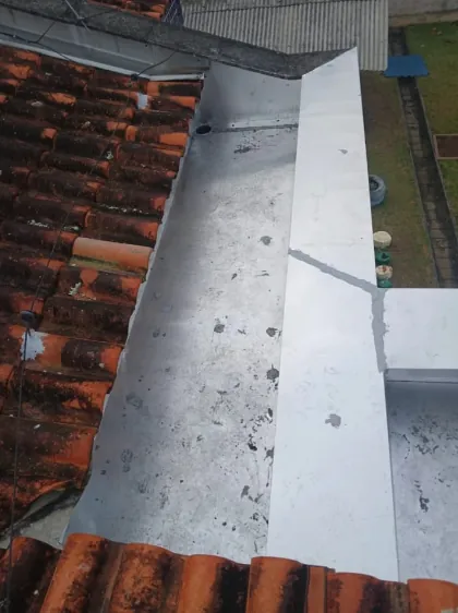 Rufo instalado em telhado cerâmico